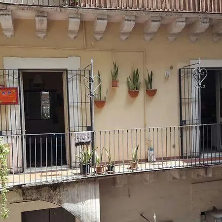 Da Gianni E Lucia With Bathroom In The Center Guest house Catania
