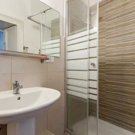 Da Gianni E Lucia With Bathroom In The Center 2*
