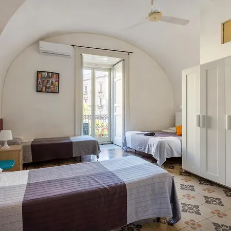 Da Gianni E Lucia With Bathroom In The Center 2* Catania