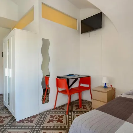 Guest house Da Gianni E Lucia With Bathroom In The Center Catania