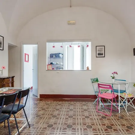 Guest house Da Gianni E Lucia With Bathroom In The Center Catania